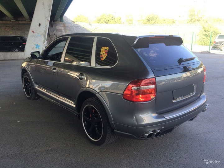 Если сравнить Джили МК и Porsche Cayenne Turbo S