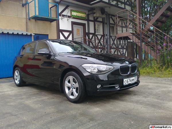 BMW 118i красная