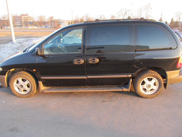 Chrysler Voyager II, 2.4 двигатель, 110kw, МКПП
