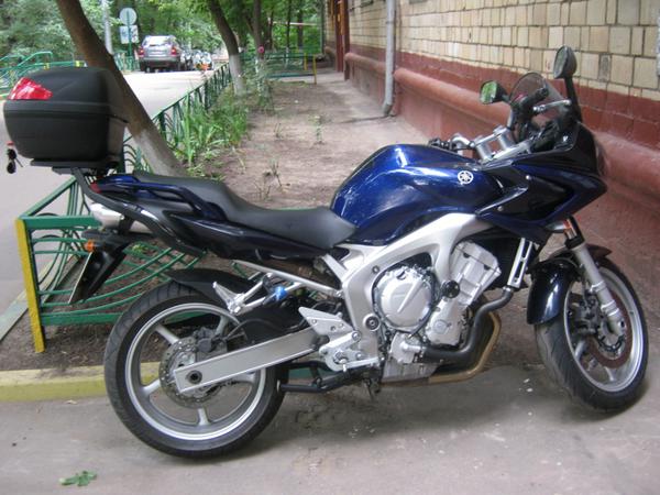Yamaha FZ6-S.