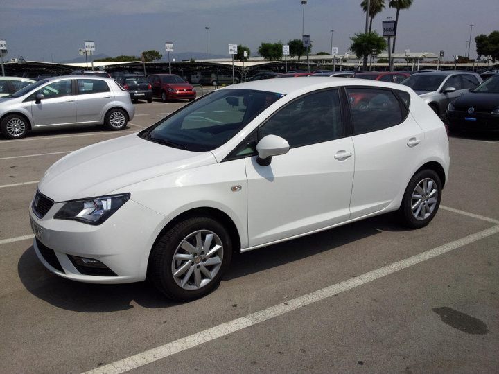 Seat Ibiza в качестве прокатной машины.