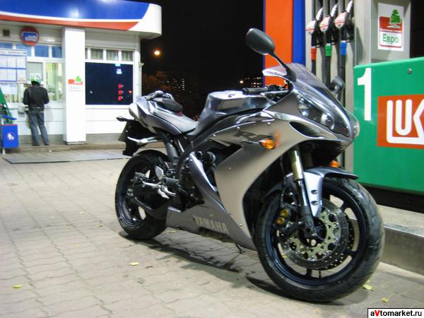 Yamaha R1.