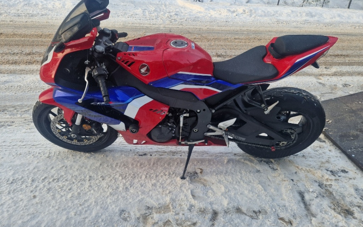 Honda CBR100RR 2021 мягко скажем на любителя..