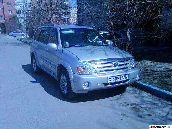 Suzuki XL-7 - семейный автомобиль.