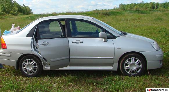 Suzuki Liana.