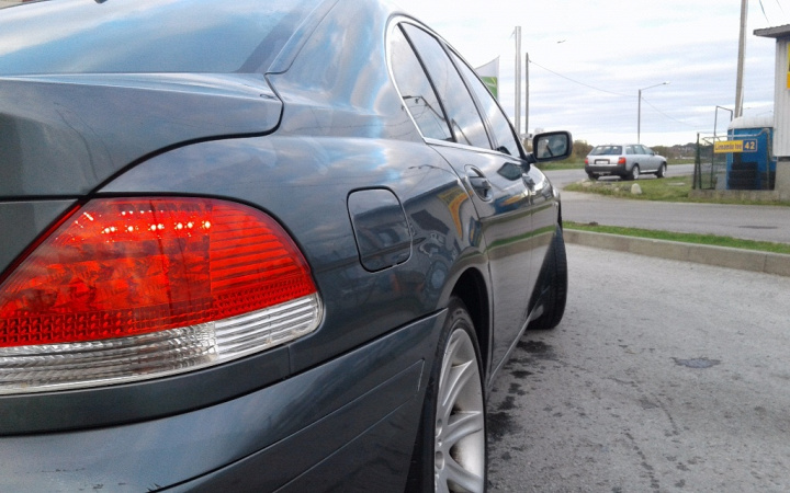 BMW 745i