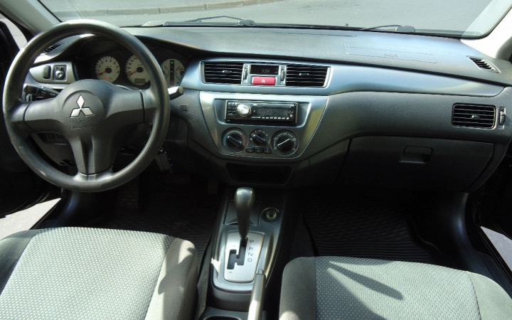 Mitsubishi Lancer 9 1.6 автомат 2006 г.в.