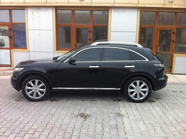 INFINITI FX 35.