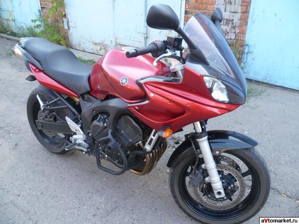 Yamaha FZ6-S.