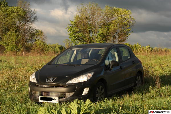 Peugeot 308 vs Toyota Auris.