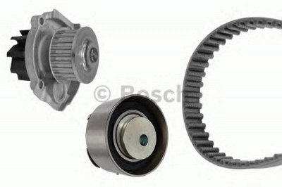 BOSCH 1987946467 -  КОМПЛЕКТ (РЕМЕНЬ + РОЛИК + ВОДЯНОЙ НАСОС)