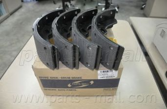 PARTS-MALL pla019 -  Комплект тормозных колодок