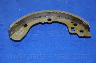 PARTS-MALL plb018 -  Комплект тормозных колодок