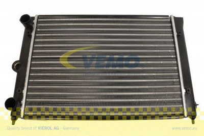 VEMO v15605011 -  Радиатор, охлаждение двигателя