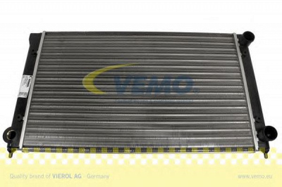 VEMO v15605015 -  Радиатор, охлаждение двигателя