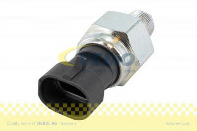 VEMO v24730015 -  Выключатель, фара заднего хода