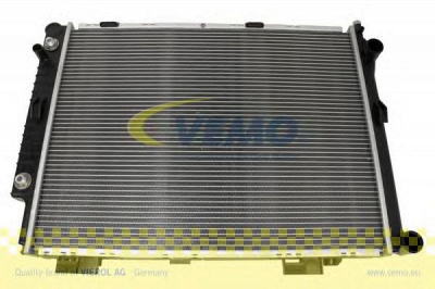 VEMO v30601233 -  Радиатор, охлаждение двигателя