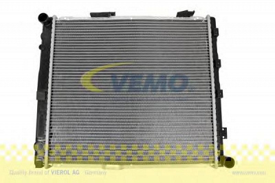 VEMO v30601304 -  Радиатор, охлаждение двигателя
