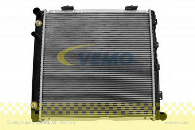 VEMO v30601305 -  Радиатор, охлаждение двигателя