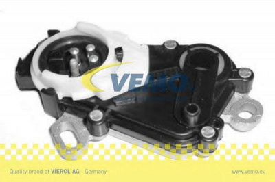 VEMO v30730122 -  Выключатель, фара заднего хода