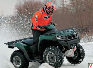 Тестовый Kawasaki прибыл в редакцию уже с лебедкой, защитами днища, рычагов, приводов и кенгурином. Оборудование установлено в Rubiker (комплект – 50 000 руб.)