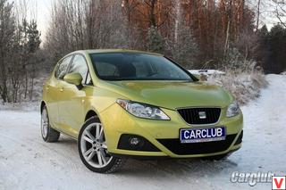 Автомобиль отличается оригинальными ромбовидными фарами с резкими гранями