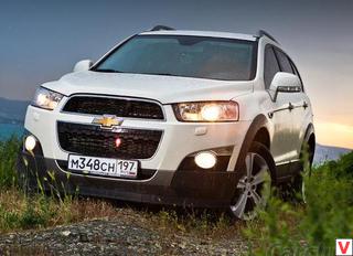 Самые видимые изменения в дизайне произошли в передней части. Chevrolet Captiva получил новую оптику, решетку радиатора и массивный передний бампер.