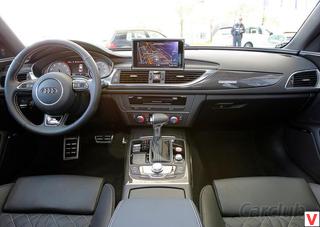 Эргономика салона эталонная, качество отделки на высоте. В арсенале Audi S6/S7 спортивные кресла-ковши, спортивный руль, накладки на педали и возможность задекорировать панель карбоном или новым сочетанием алюминия с деревом буфор.