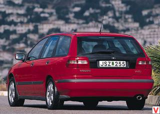 Volvo V40 1996 год
