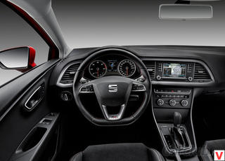 Отделка салона Leon - новый шаг компании SEAT по улучшению качества отделки. Отныне пластик внутри не хуже, чем у соплатформенного VW Golf. Жаль только, что дизайн стал определенно скучнее.