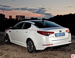 Kia Optima хороша и спереди и сзади. Дизайн корейцам явно удался, чего только стоят задние фонари в стиле Maserati.