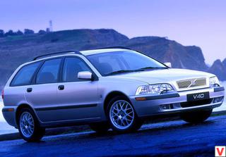 Volvo V40 2000 год