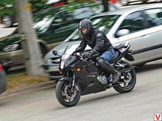 GT650R можно использовать и как городской мотоцикл, но более комфортно он чувствует себя за его пределами.