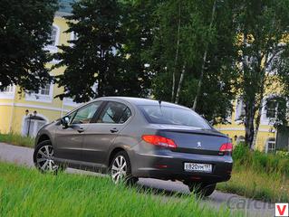 Дизайн седана получился довольно сбалансированным. Самый спорный момент - задние фонари.