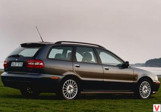 Volvo V40 2003 год