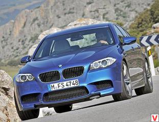 BMW M5 F10 2011 год