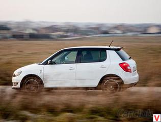 Skoda неплохо рулится, надежна на виражах, а широкие 16-дюймовые колеса, которые устанавливаются в версии Monte Carlo, добавляют стабильности, но делают хэтчбек жестче. Главная претензия к слишком легкому рулю в нулевом положении.