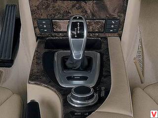Как водится, BMW предлагает различные коробки передач на выбор. Теперь же можно выбирать и количество ступеней в «автомате».