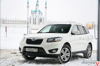 Hyundai Santa Fe далеко не на последних ролях в рейтинге продаж. Российским покупателям он полюбился в том числе и за стильную внешность. На Казань эта популярность не распространяется. 