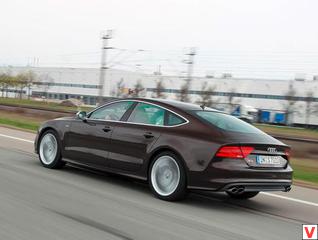 Технически Audi S7 идентична седану S6. Оба автомобиля отлично подходят для дальних поездок, обладают отличным уровнем комфорта и впечатляющей динамикой. 